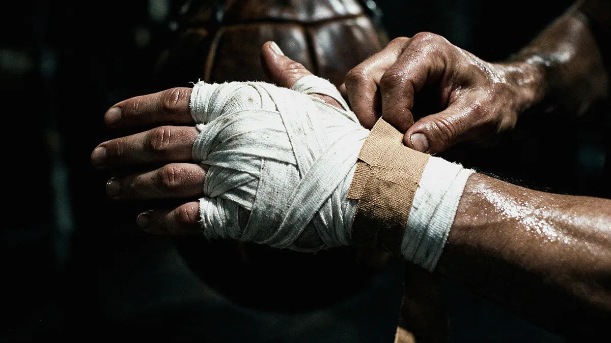 Boxbandagen werden gewickelt im BOXCLUB by IBO